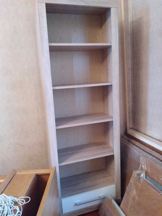 Книжный шкаф  в отличном состоянии Польскй
