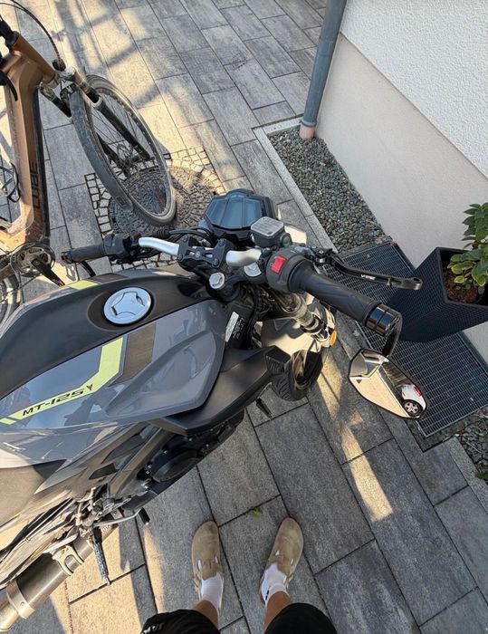 Yamaha MT 125  Fluo