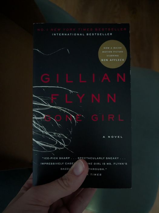 Книга на английском Исчезнувшая Gone girl Gillian Flynn