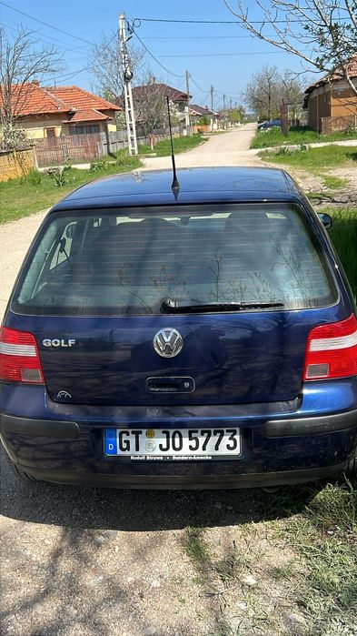 De vanzara golf 4   2004 1.4 bezina merge supere bn arata bine adusa acum câteva zilie din germani cum se vede  preața 1000 de euro