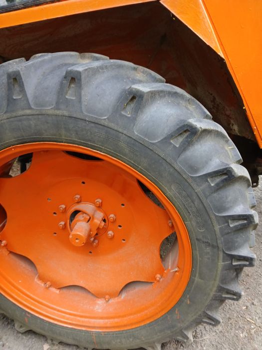 Tractor u650  disc si plug inclus.