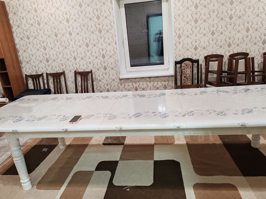 Срочно продается белый стол