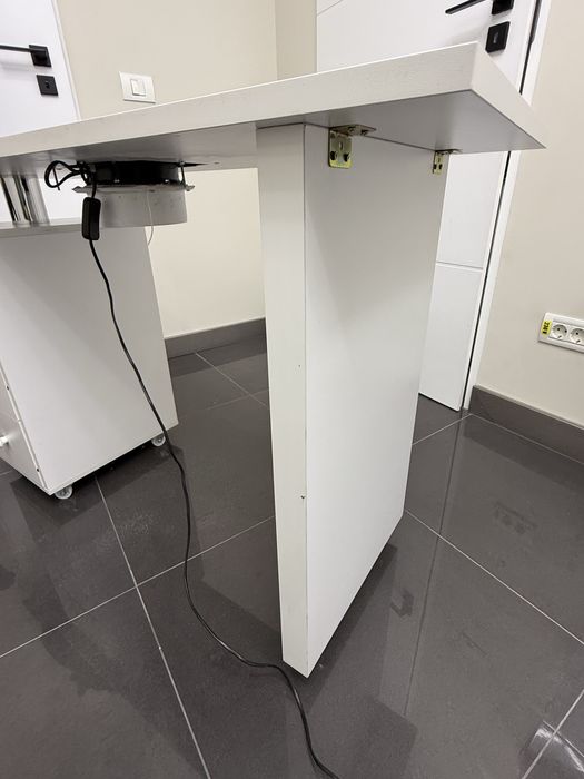 Masa manichiura cu aspirator