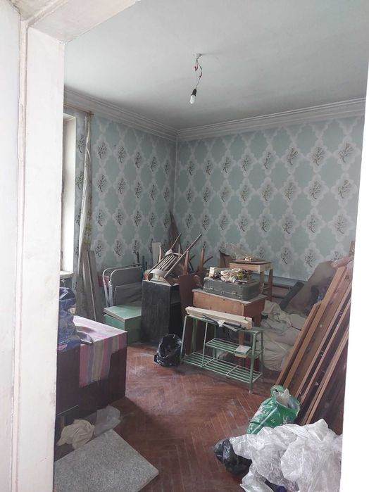 3х- комнатная! Шота руставели! Аския базар центр 1 линияцена снижена!!