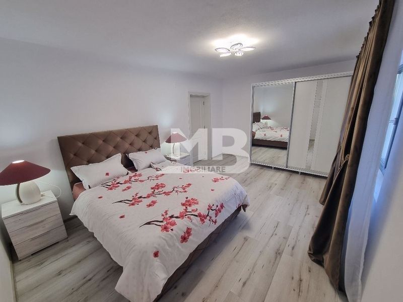 Închiriez apartament de lux