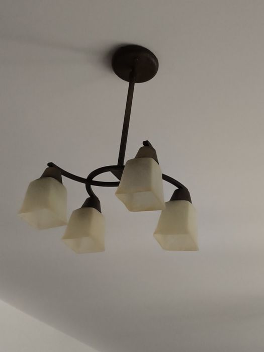 Vând  lustre moderne