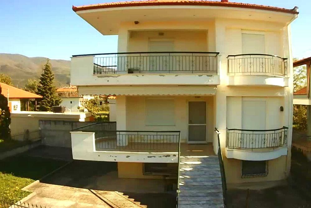 Продава 3 ет. къща с площ 165 м2 и двор 280 м2 в Аспровалта, Гърция