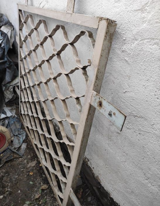 Продам решетку металлическую