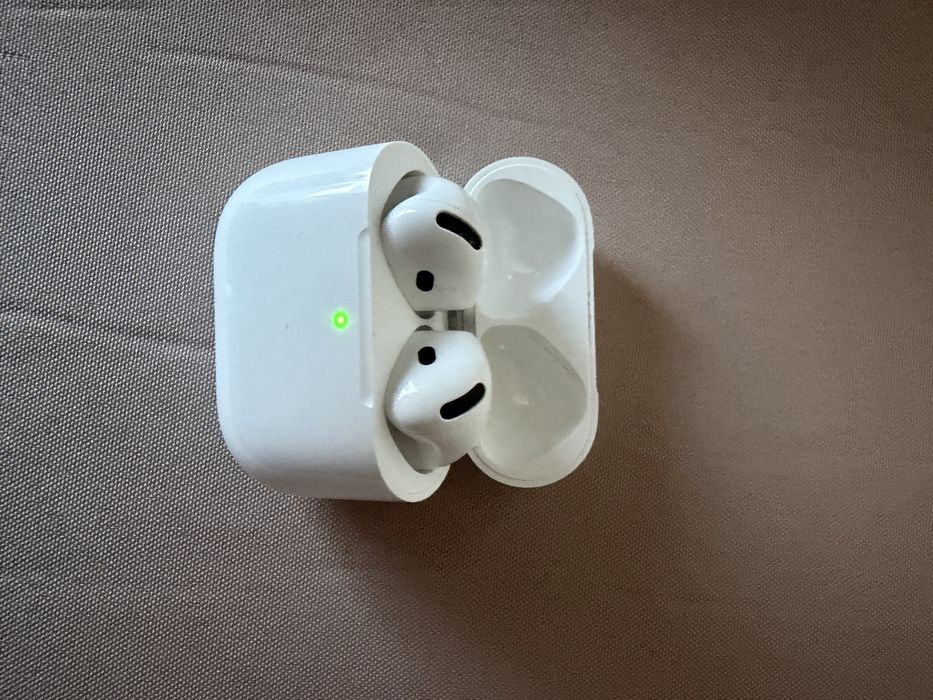 AirPods 4    ANC
