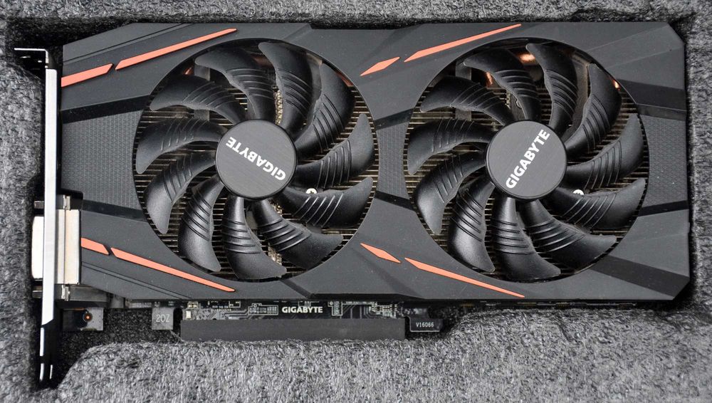 Продавам видеокарта Radeon RX480 8GB GDDR5 OC в перфектно състояние.