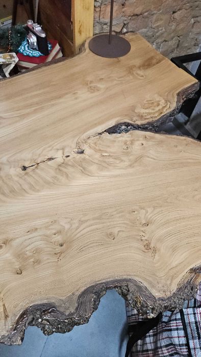 Деревянный стол спил