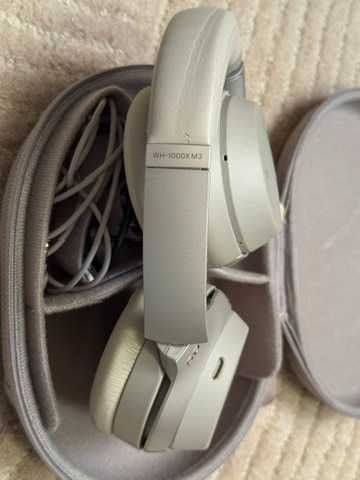 Sony MX3  Noise Cancelling Headphones white