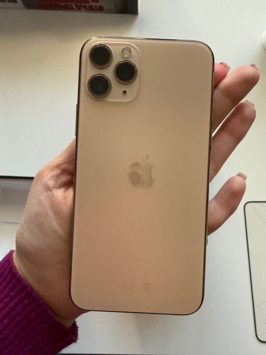 Телефонът 11 pro 64GB е в перфектно състояние!!