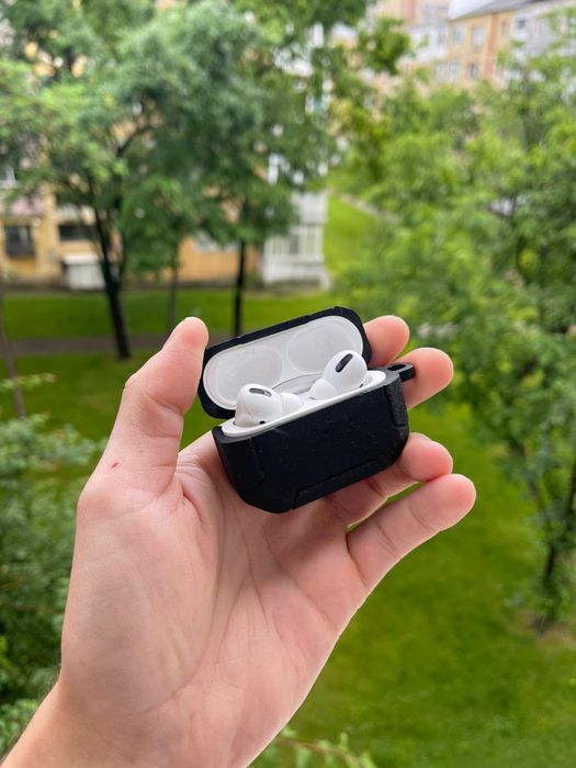 • Apple AirPods Pro  • cu husa •