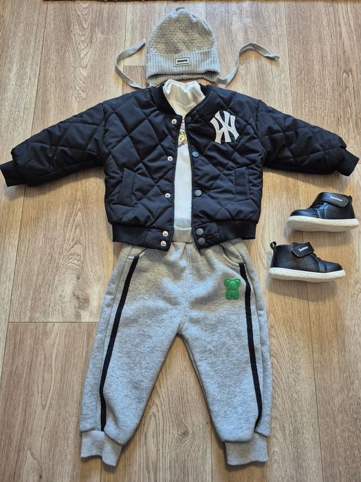 Продам демисезонный костюм,шапку и ботинки на мальчика до года, год.