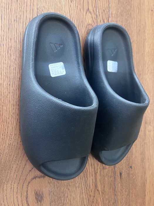 Slapi Adidas noi