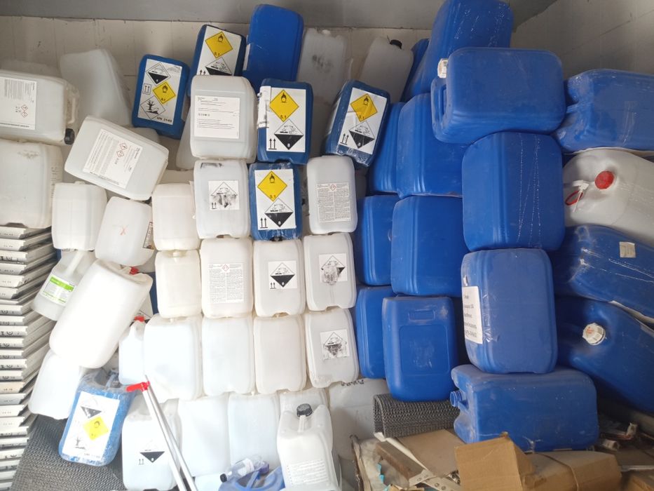 Канистры пластмассовые. 30 литров .