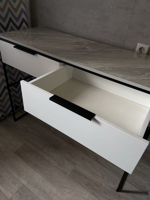 Прдам туалетный столик