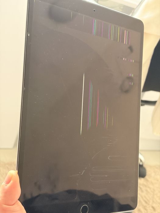 iPad Pro 2 10.5 512GB работи със счупен екран на части