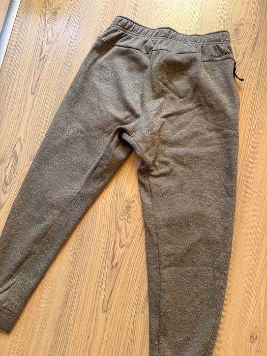 Сив анцуг на Nike