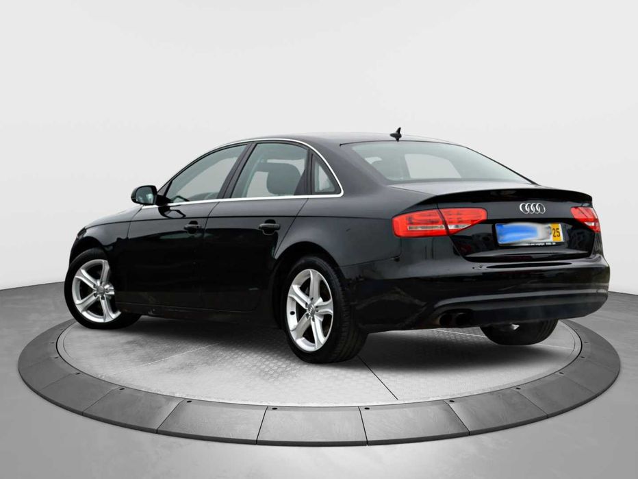 A4 / 2.0D  / Manual / Limuzina