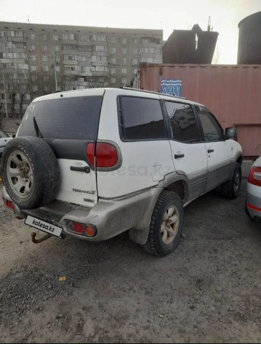 Ниссан Террано 2. 2001 года 2.4бензин