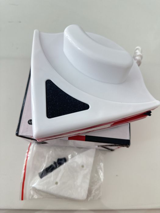 Уред за двустранно почистване на прозорци