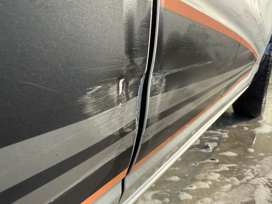Usa dreapta fata, dreapta spate Dacia Spring, si usa stanga Mercedes e
