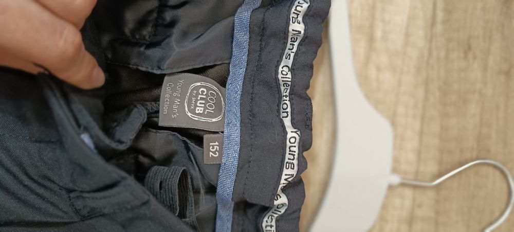 De vanzare pantaloni cu vesta de baieti