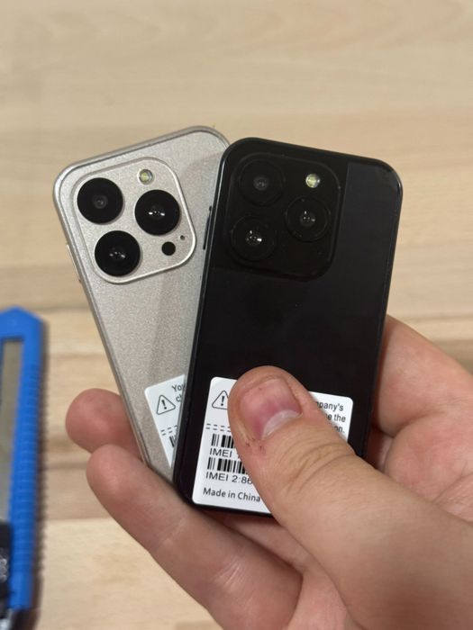 Мини смартфон с всички функции