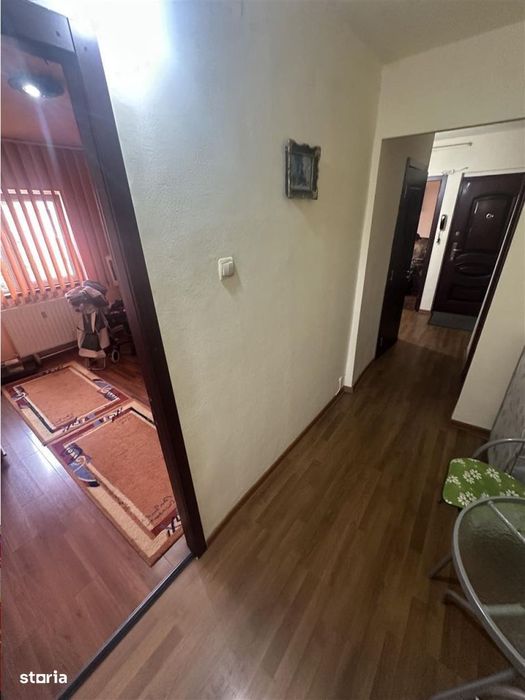 Decomandat cu 2 bai si 2 balcoane