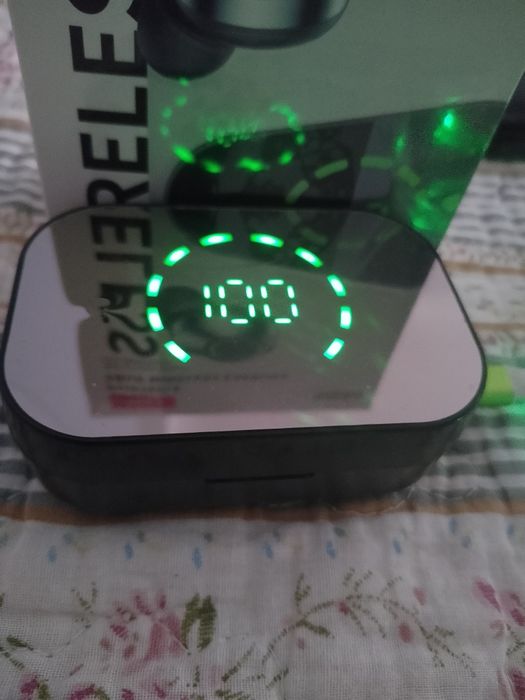 Vând căști originale