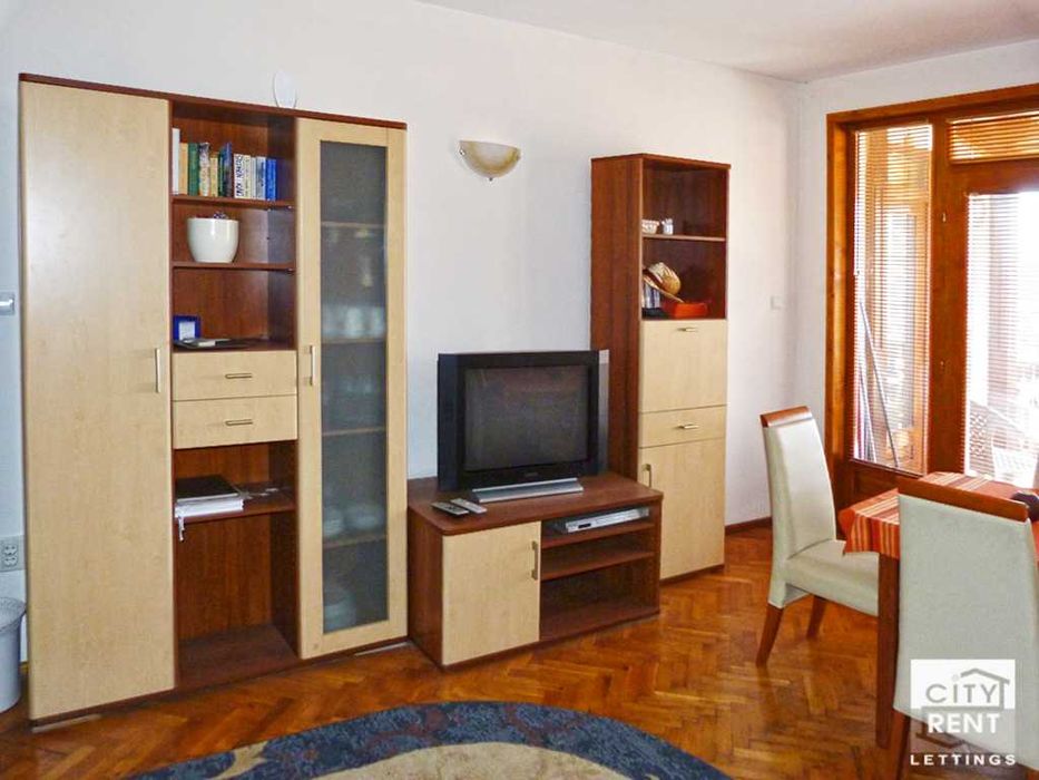 Дава се под наем Етаж от къща в Велико Търново, Център - 100 кв.м за 330 € - Снимка #1