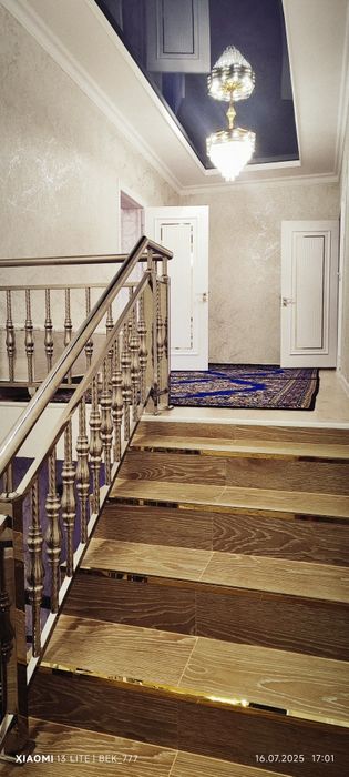 Ховли сотилади  2 етаж 6 хона+ ошхона 
Газ сув свет хамма шароит бор