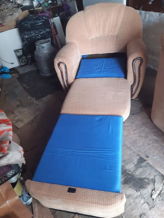 Продам кресло-кровать.газплита Бош.