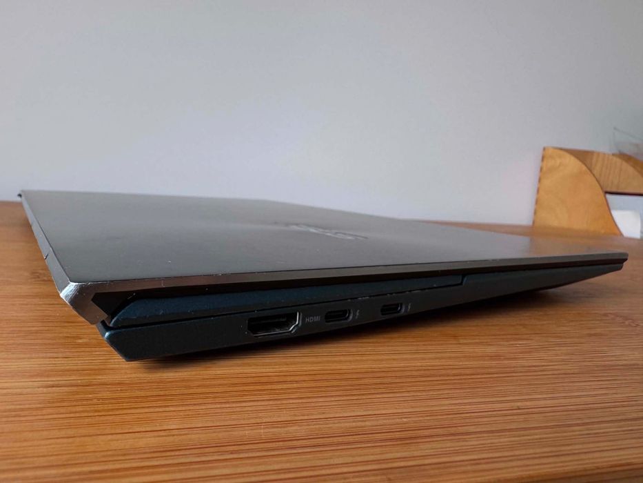 Продавам лаптоп Asus ZenBook UX482EAR - 530 €