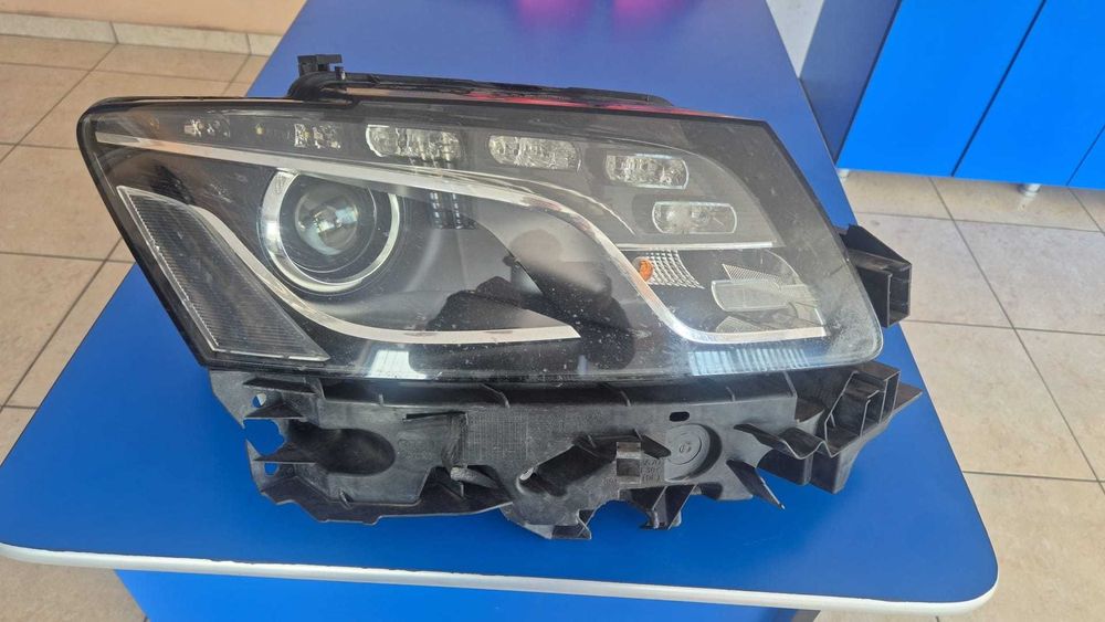 Far Audi Q5 Partea dreaptă  2008-2012 8R09410040