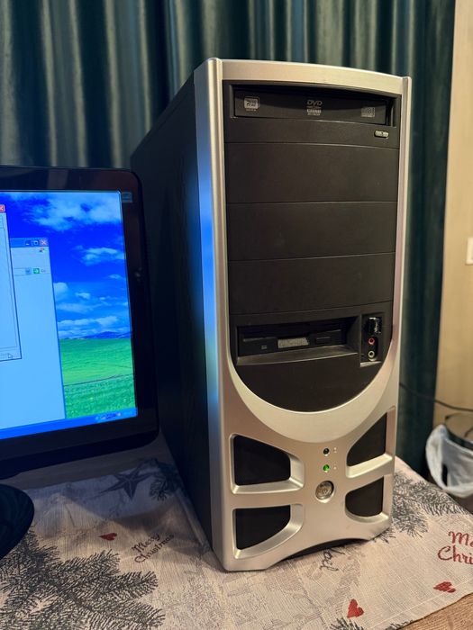 Компютър с монитор