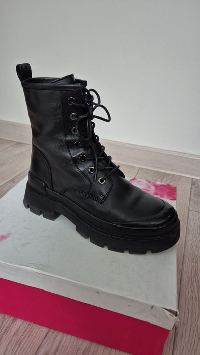 Зимние ботинки кожанные новые