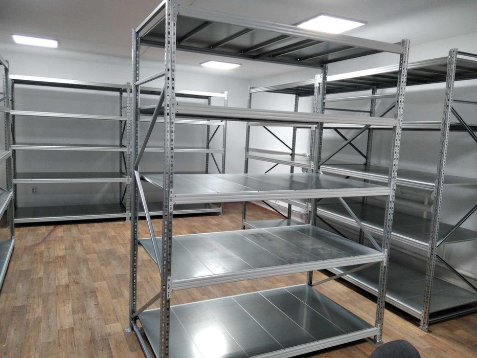 Металлический стеллаж, полки