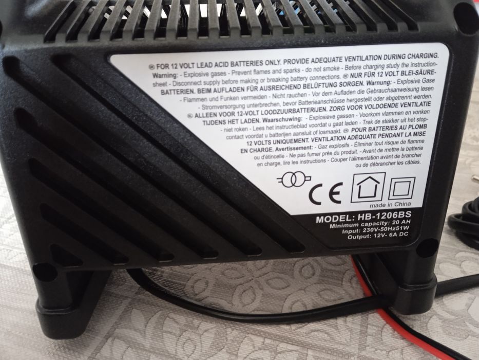 Зарядно устройство за акумулатори 6/12 V