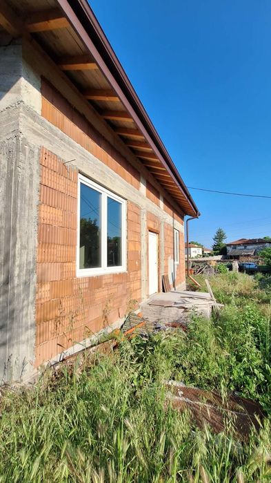 Продавам нова  къща в с. Патриарх Евтимово!