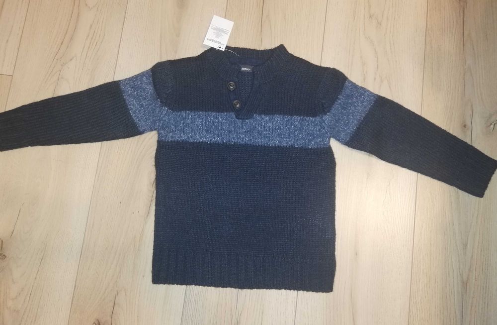 Pulover nou cu eticheta