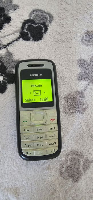Nokia 1200 cu lanterna impecabil,accepta orice cartela, meniul este in limba română