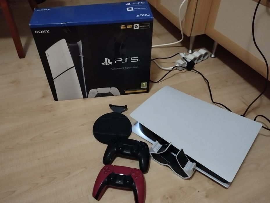 Playstation 5 перфектен с 7 игри + зарядна станция