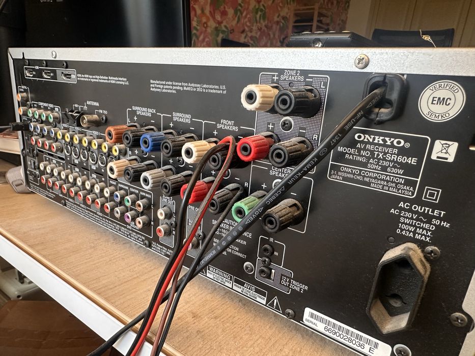 Отличен Onkyo TX-SR604E с дистанционно
