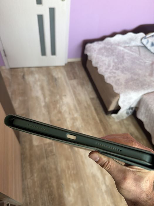 Клавиатура и кейс за iPad Air 4/5 10.9