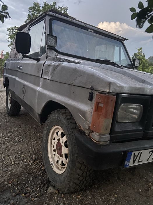 Vand ARO 4x4 cu acte