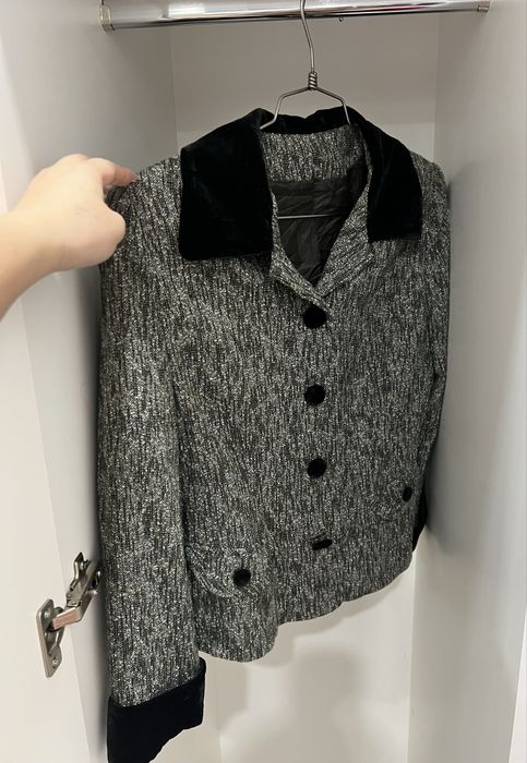 Продам пиджаки и плащи