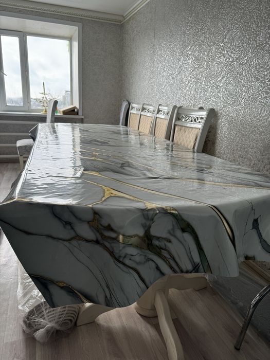 Стол со стульями